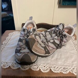 Merrell Women's Gray and Tan Athletic Shoes